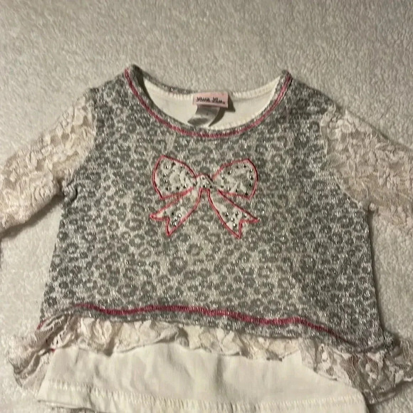 Girls top/shirt size 5 mix and match any 3/$7 and get them $4 each - Picture 1 of 12